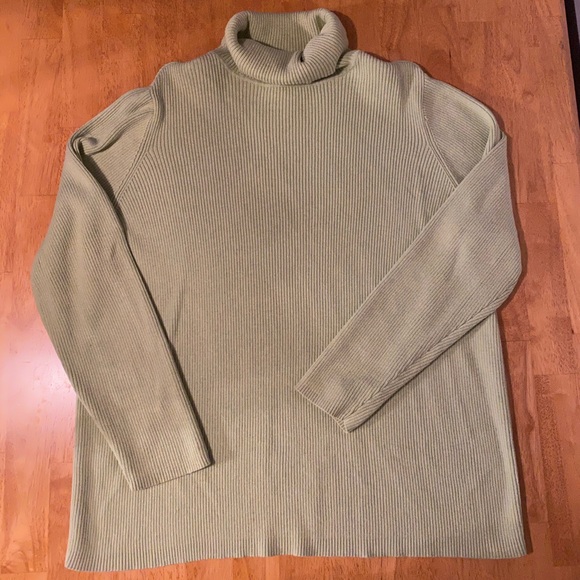 Women’s Sweater - Picture 3 of 6